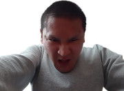 【自撮り画像】壁ドン！