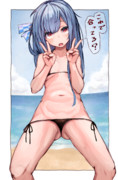 ガニ股ダブルピース
