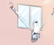 ２階にある指揮官の部屋を覗き見するベルファスト（外側）