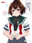 伊勢さんが伝統的な海軍の制服に お着換え中です