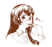 おせんべいを食べる大淀さん