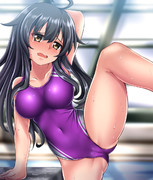例のプールで撮影中の三日月