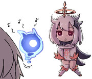 今までずっと一緒だった相棒の隣に居座る小さな仙霊をじっと見つめるパイモンちゃん。