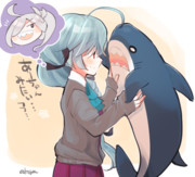 浜波とサメのぬいぐるみ