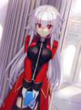 柱の影で。