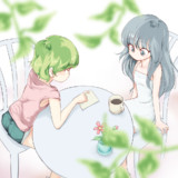 幼い少女が 友達と カフェでお茶する