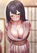 「…？何見てるの？」