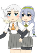 なっちゃんの胸部装甲をチェックする山雲ちゃん