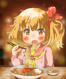 ラーメンを食べる女の子