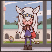 げっ歯類のようにお菓子を食べるオグリン