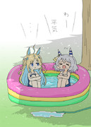 プール入るネオユニヴァースとミラ子