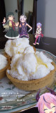 作ったアイスを見るガイノイド組