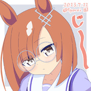 こっちを見つめるイクノちゃん