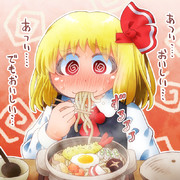 アツアツな鍋焼きうどんを食べるーみあ