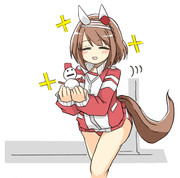 カフェの黄金の記憶に残る雪だるまを持ち込むユキノ