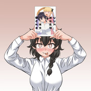 【宣伝】流行りの作品のポーズで新刊を紹介する永野さん