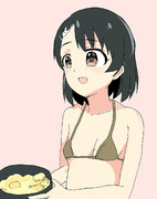 マイクロビギニで親子丼を提供する佐々木千枝