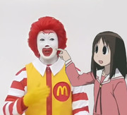 大阪はドナルドの頬を触るのが好き