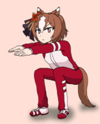 スクワットするヤエノ