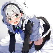 びっくりしちゃって、思わずベッドの上で四つん這いになるラリア