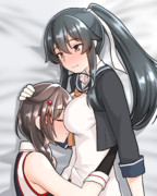 時雨をヨシヨシする矢矧さん