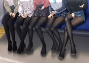 電車内のタイツ女子たち
