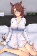 きょうは白シャツで
