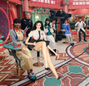 裕子芸能界へ進出（17）高校2年生の裕子17歳，芸能界にデビュー（12）脚長裕子