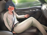 高速道路を走行中の車内で激しい便意を催しているパワハラ女上司「一水小春」