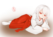 ゴロゴロ巫女さん
