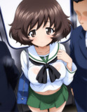 (この車両だけ混んでいる気がします…)