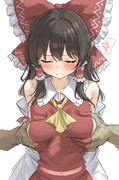 厳しい身体検査を受ける霊夢さん