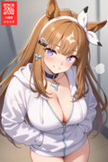 オーバーサイズのパーカーを着ている怪しいアーモンドアイちゃん