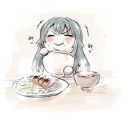 衣が剥がされていないトンカツを満面の笑みで食べる月村手毬
