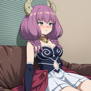 インタビューを受けるアウラ