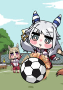 ナリタトップロードとサッカーの助っ人をするヒシミラクル