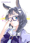 メガネの真ん中をくいっとするロブロイちゃん