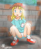 しゃがみブルーアイズ娘