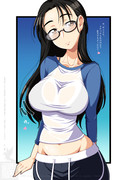 Ｔシャツ姿の眼鏡っ娘お姉さん
