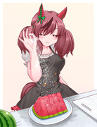 スイカに塩振りをかけるネイチャ