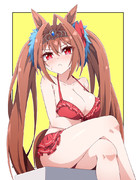 座り水着ダスカ