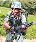 中国性欲解放軍の朴秀（プー・シウ）