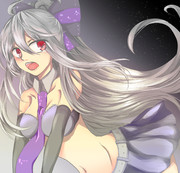 「ちょっとっ！ステージの下からパンツを見ようとしないでッ！」