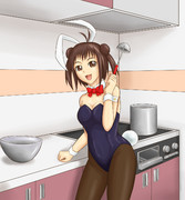 バニースーツ姿で料理をしている那珂ちゃん
