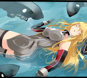 大破し動けぬビスマルクに迫るイ級