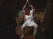 糸を出して逃げようとする中野くん