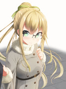 金髪お団子眼鏡さん