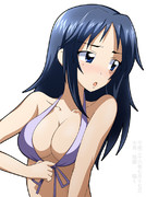 不満そうな表情をしながらも谷間を見せてくれる山郷ちゃん