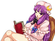 脚を組んで本を読むパッチェさん！