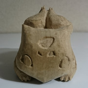 木彫りのフシギダネ